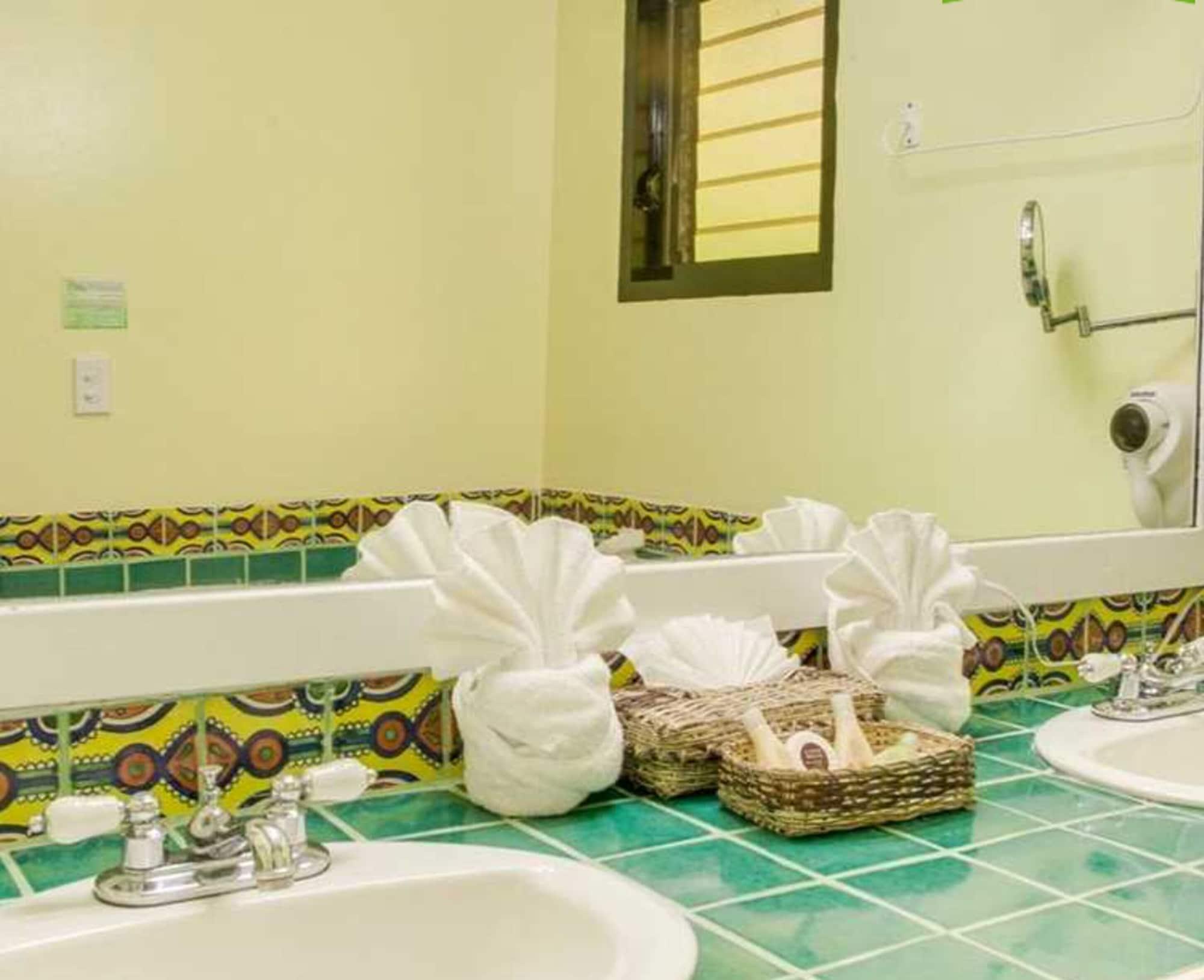 Robert'S Grove Beach Resort Placencia Екстер'єр фото